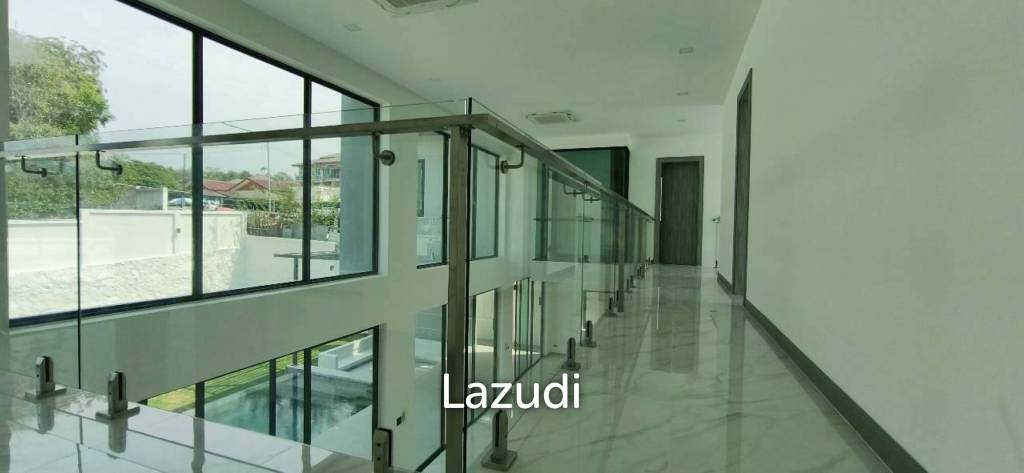 4  Bedroom 490 SQ.M. Luxury Privacy Villa In Pattaya