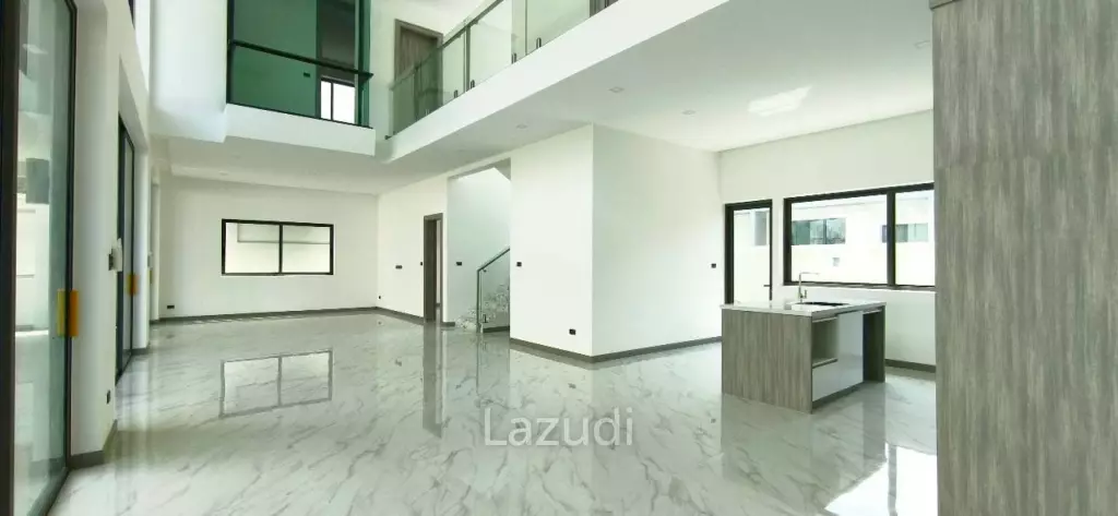 4  Bedroom 490 SQ.M. Luxury Privacy Villa In Pattaya