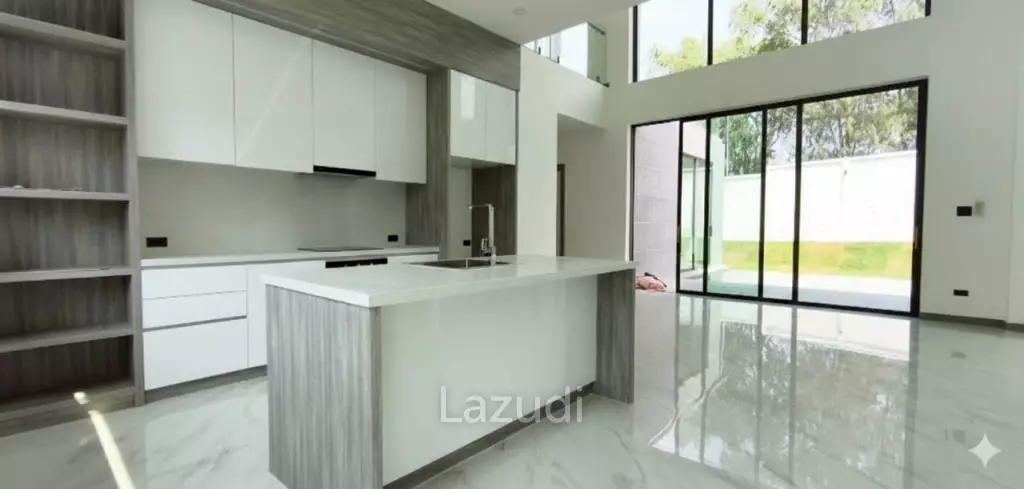 4  Bedroom 490 SQ.M. Luxury Privacy Villa In Pattaya