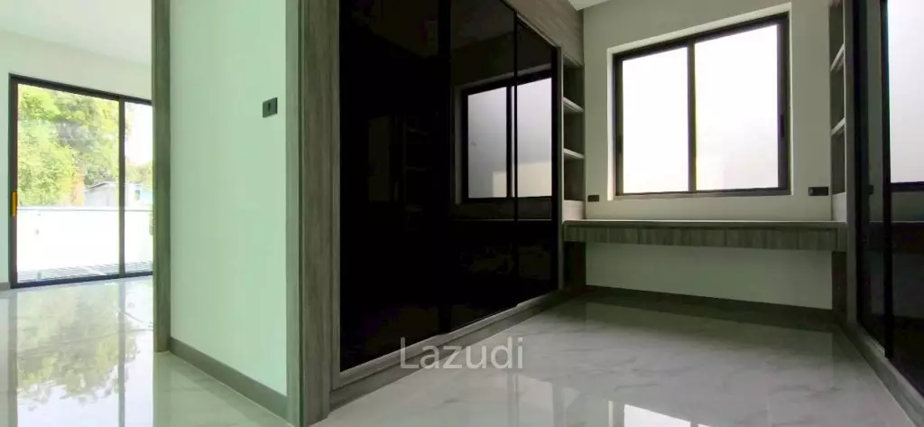4  Bedroom 490 SQ.M. Luxury Privacy Villa In Pattaya