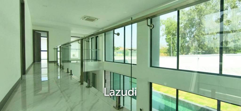 4  Bedroom 490 SQ.M. Luxury Privacy Villa In Pattaya