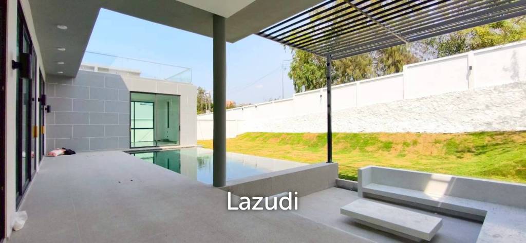 4  Bedroom 490 SQ.M. Luxury Privacy Villa In Pattaya
