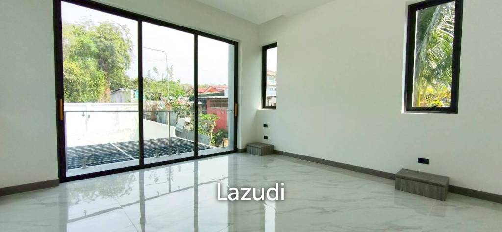 4  Bedroom 490 SQ.M. Luxury Privacy Villa In Pattaya
