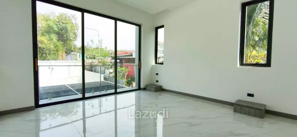 4  Bedroom 490 SQ.M. Luxury Privacy Villa In Pattaya