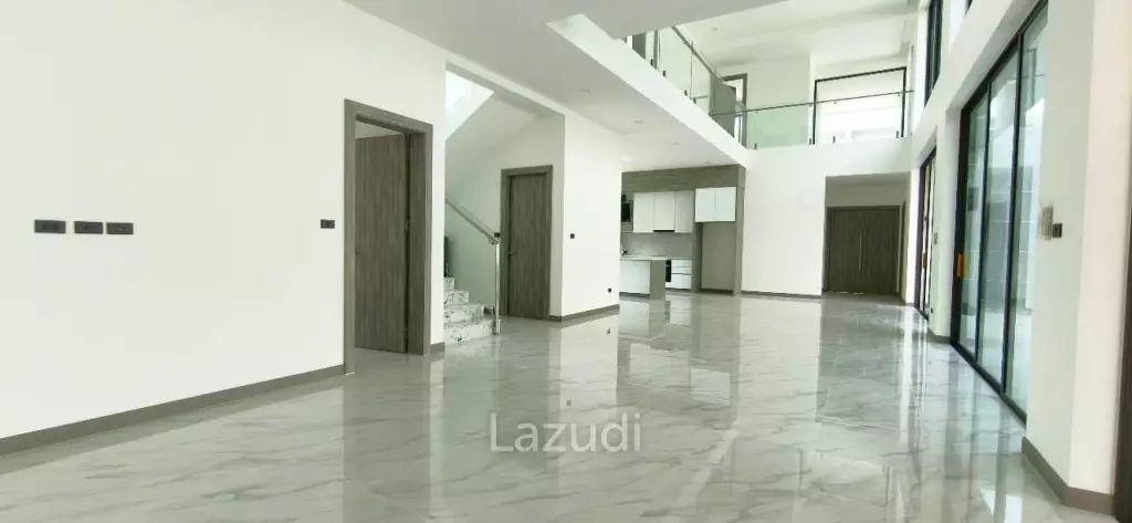 4  Bedroom 490 SQ.M. Luxury Privacy Villa In Pattaya