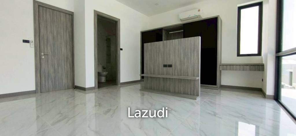 4  Bedroom 490 SQ.M. Luxury Privacy Villa In Pattaya