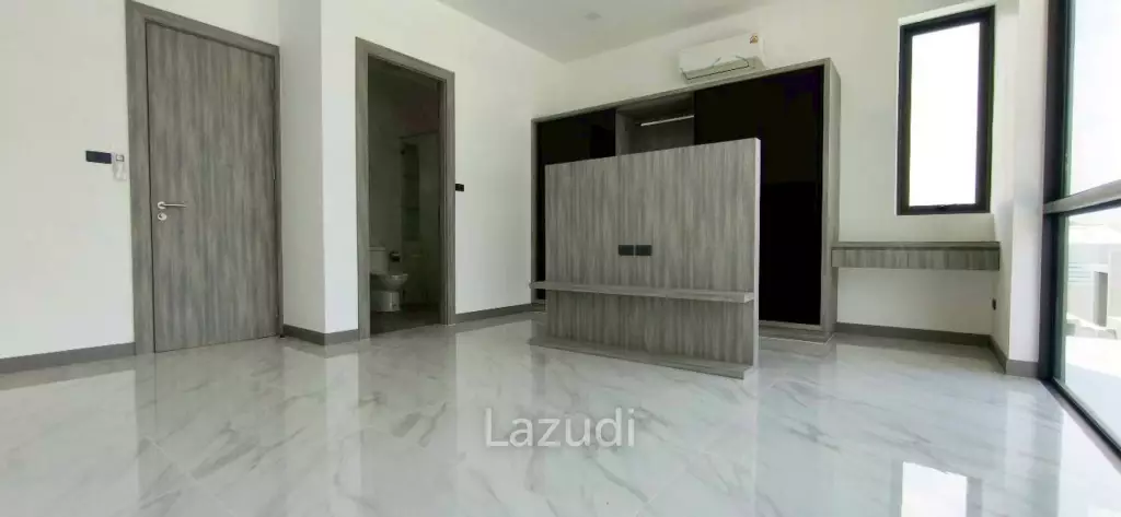 4  Bedroom 490 SQ.M. Luxury Privacy Villa In Pattaya