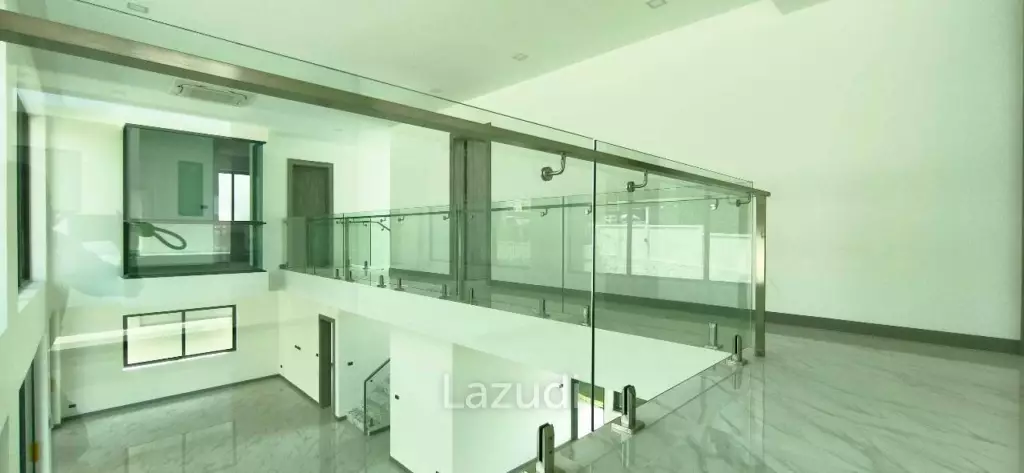 4  Bedroom 490 SQ.M. Luxury Privacy Villa In Pattaya