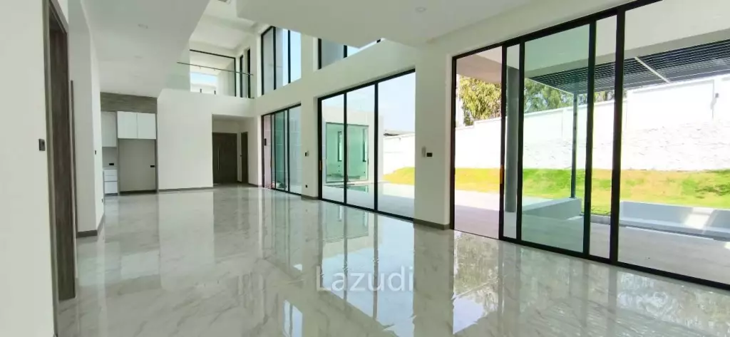 4  Bedroom 490 SQ.M. Luxury Privacy Villa In Pattaya