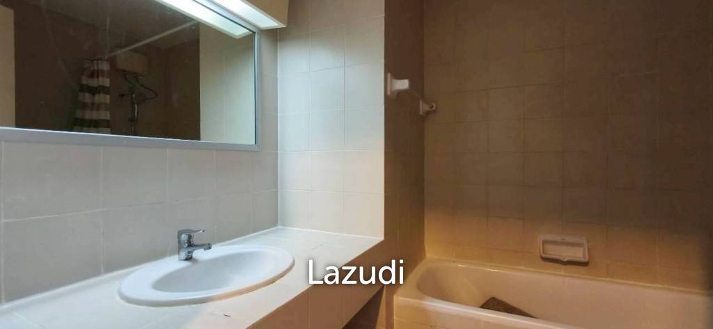 Studio 1 Bathroom 42 SQ.M. Pattaya Hill Resort