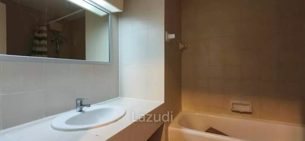 Studio 1 Bathroom 42 SQ.M. Pattaya Hill Resort