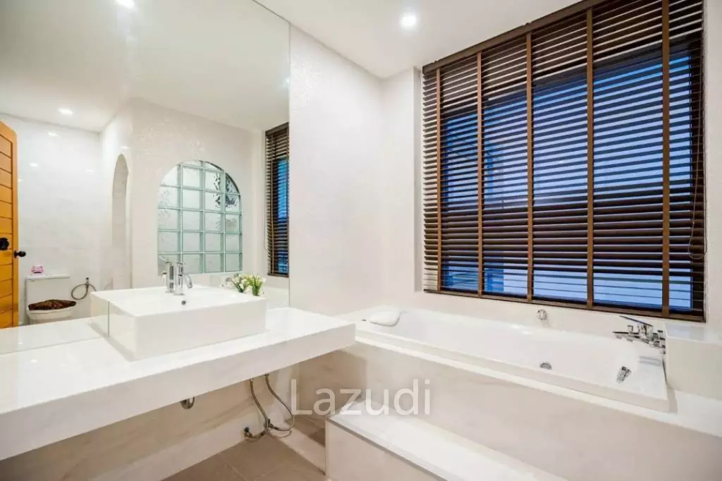 350 sqm 4 Bedroom Pool Villa for Sale in Hua Hin