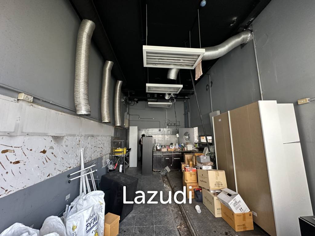 196 sqm three-storey retail space in Lumphini Pathum Wan Bangkok