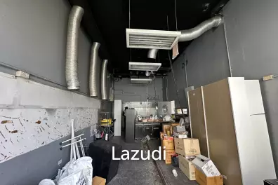196 sqm three-storey retail space in Lumphini Pathum Wan Bangkok