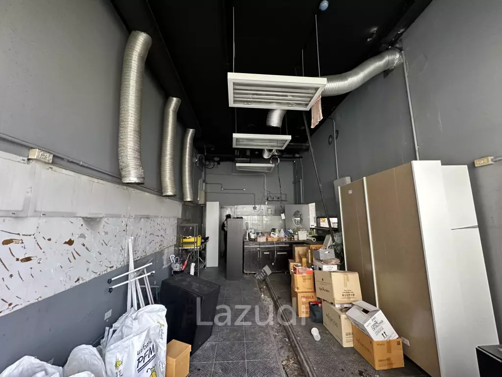 196 sqm three-storey retail space in Lumphini Pathum Wan Bangkok