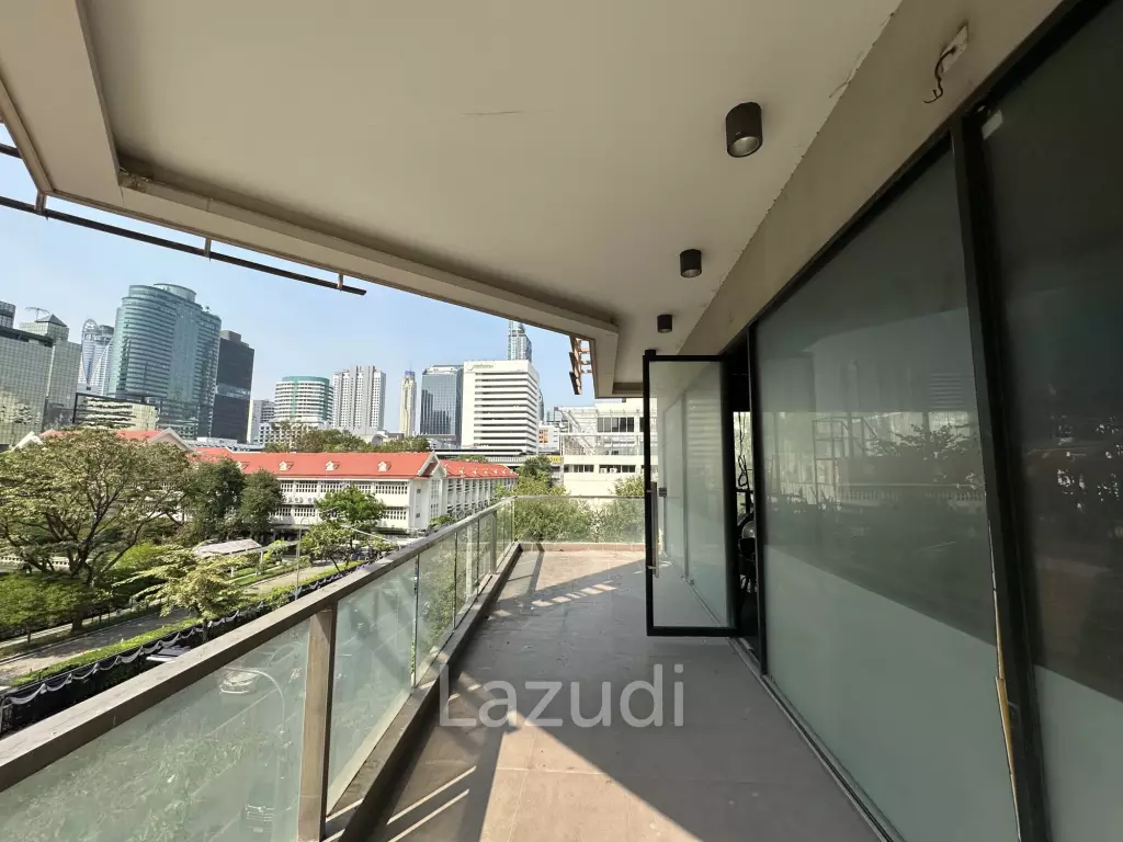 196 sqm three-storey retail space in Lumphini Pathum Wan Bangkok