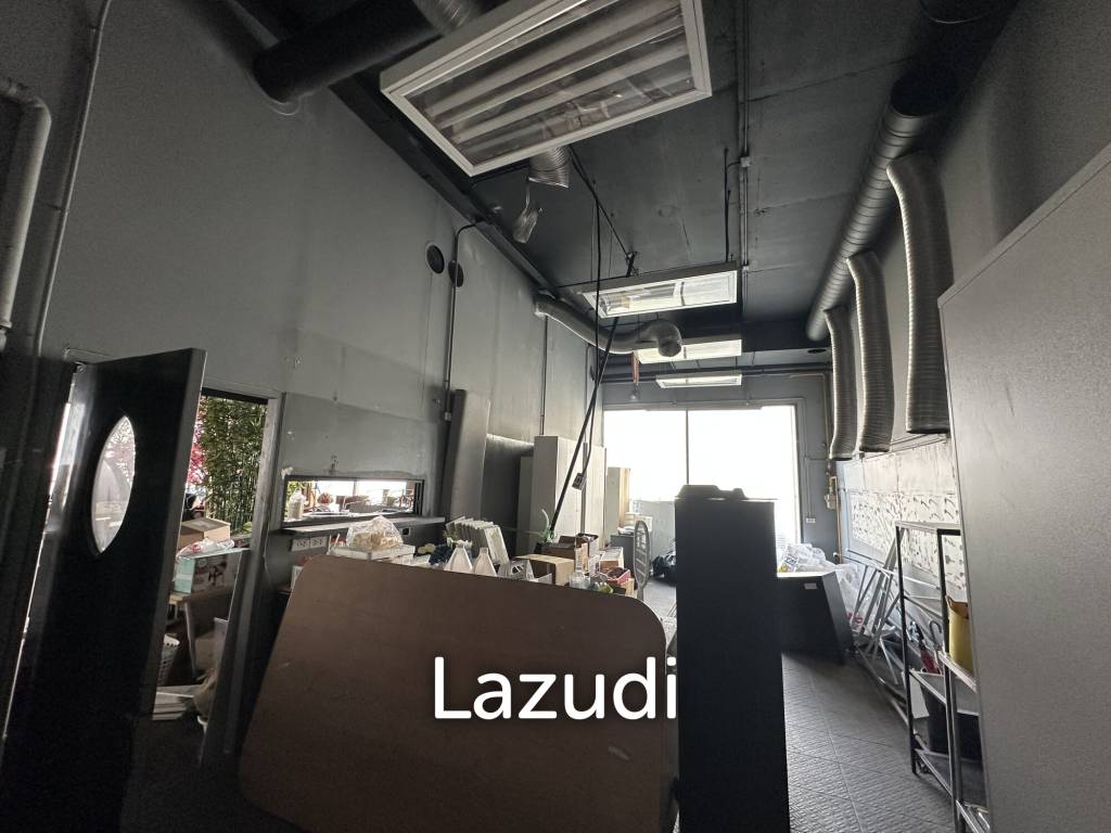 196 sqm three-storey retail space in Lumphini Pathum Wan Bangkok