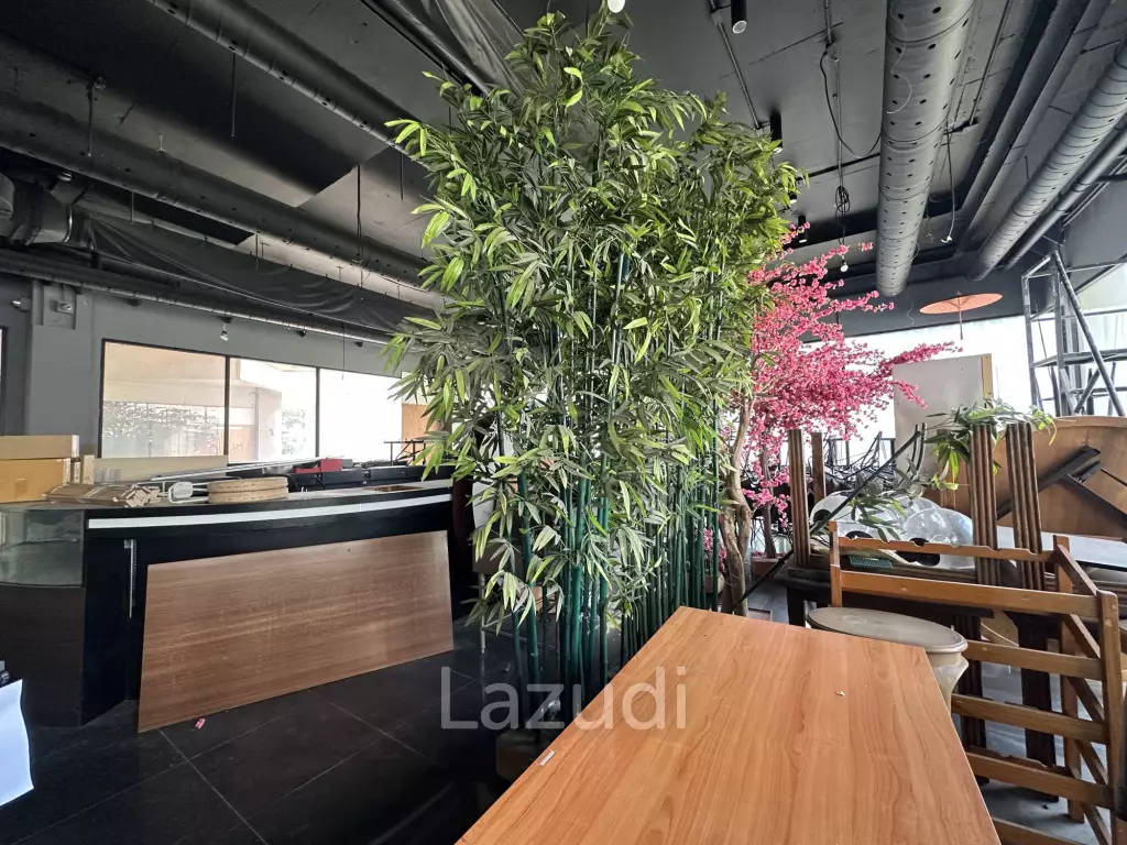 196 sqm three-storey retail space in Lumphini Pathum Wan Bangkok