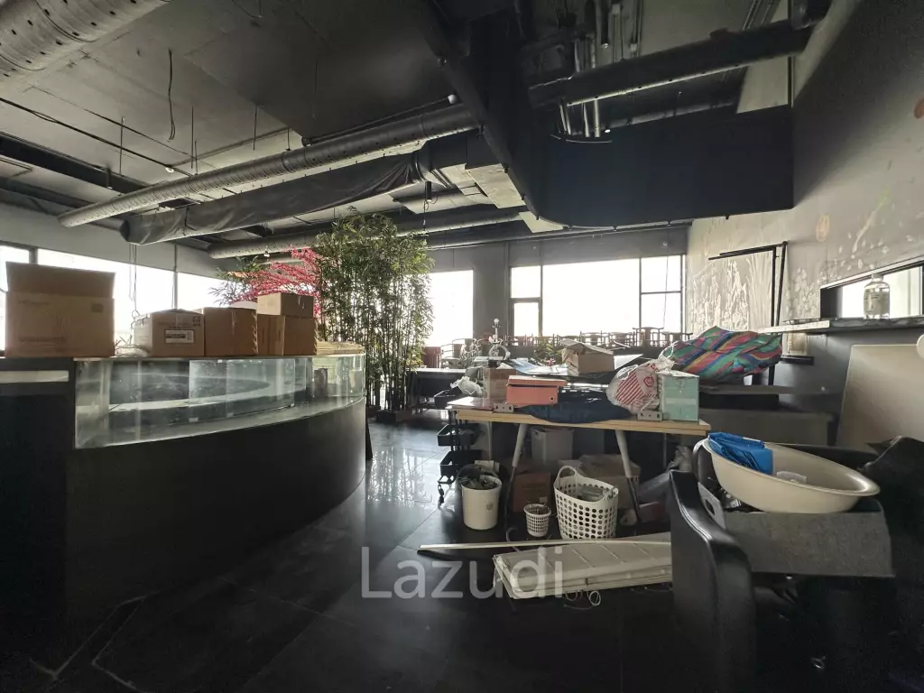 196 sqm three-storey retail space in Lumphini Pathum Wan Bangkok