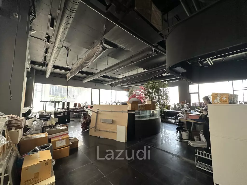 196 sqm three-storey retail space in Lumphini Pathum Wan Bangkok