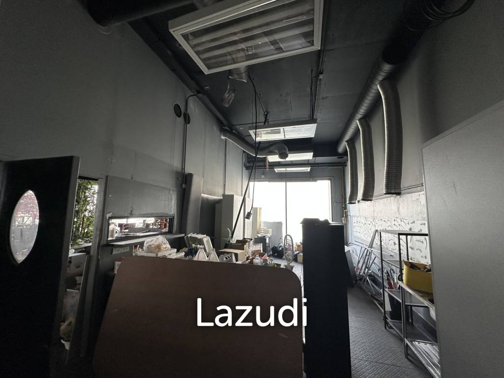 196 sqm three-storey retail space in Lumphini Pathum Wan Bangkok