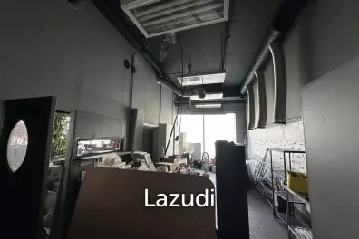196 sqm three-storey retail space in Lumphini Pathum Wan Bangkok