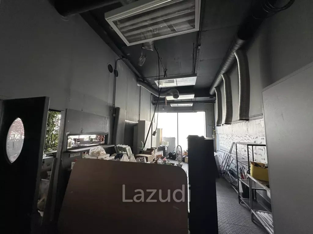 196 sqm three-storey retail space in Lumphini Pathum Wan Bangkok