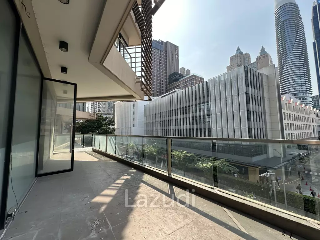 196 sqm three-storey retail space in Lumphini Pathum Wan Bangkok