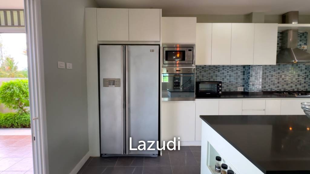 1,228 ตร.ม 5 เตียง 5 อาบน้ำ วิลล่า For ขาย