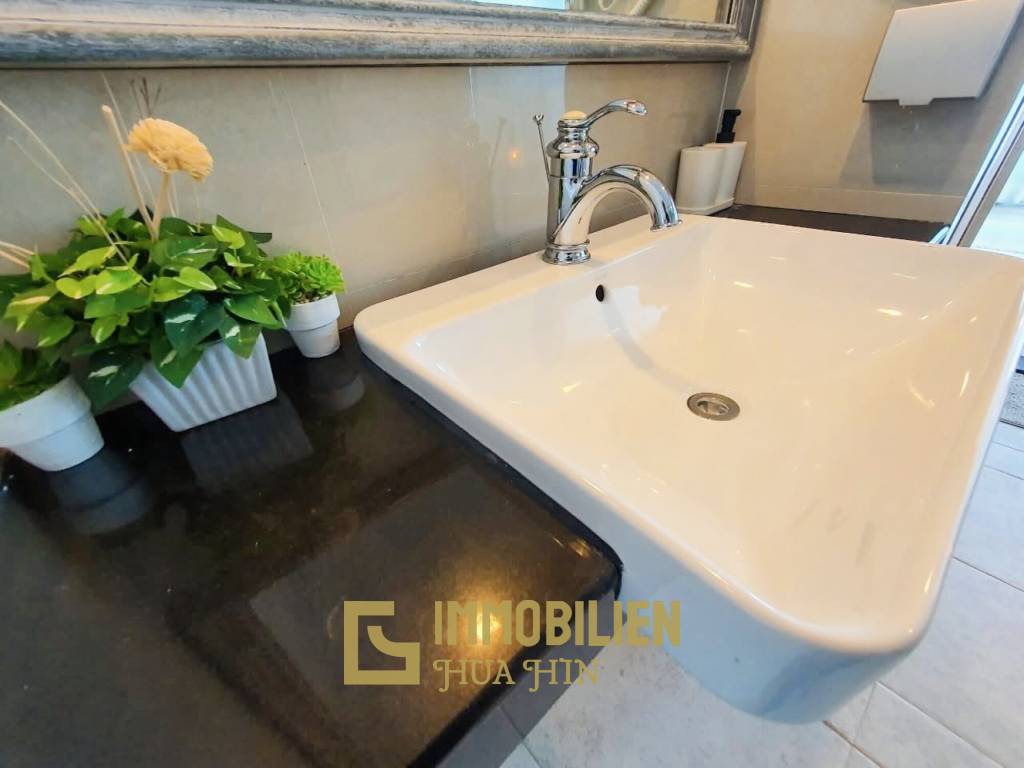 4. Stock / 2 Schlafzimmer + 2 Bäder / Balkon