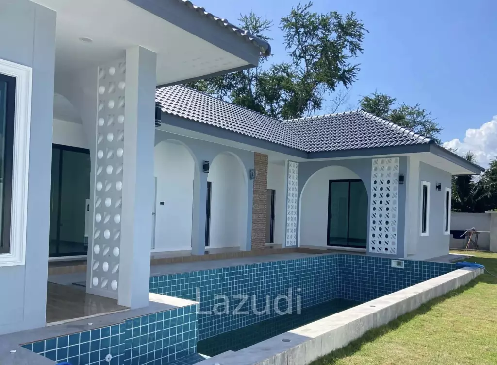 Modern 250 sqm pool villa for sale in Pran Buri