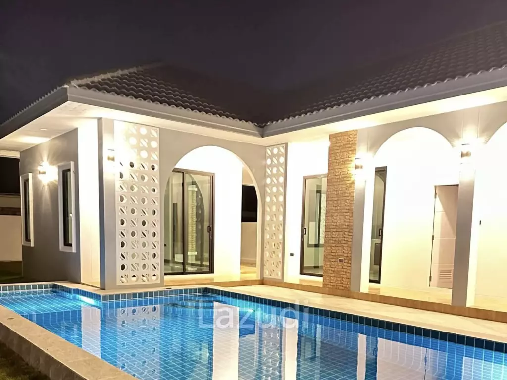 Modern 250 sqm pool villa for sale in Pran Buri