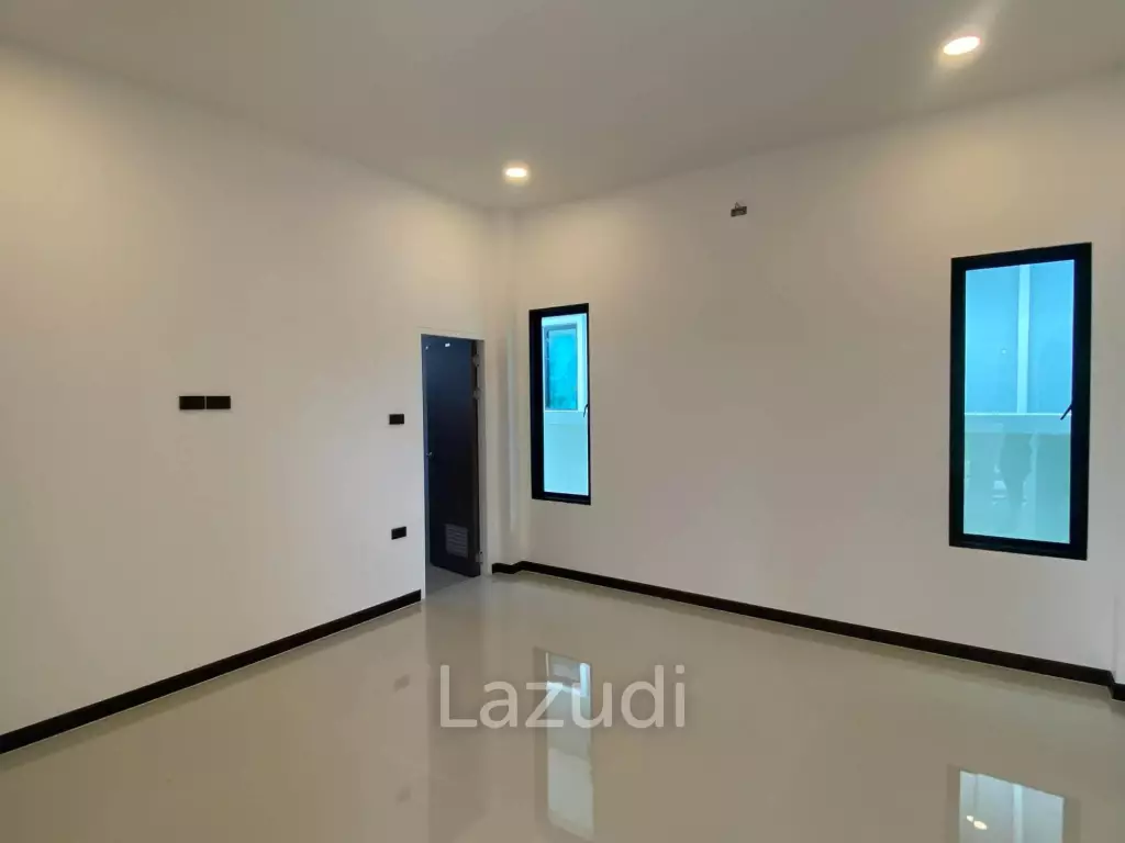 Modern 250 sqm pool villa for sale in Pran Buri