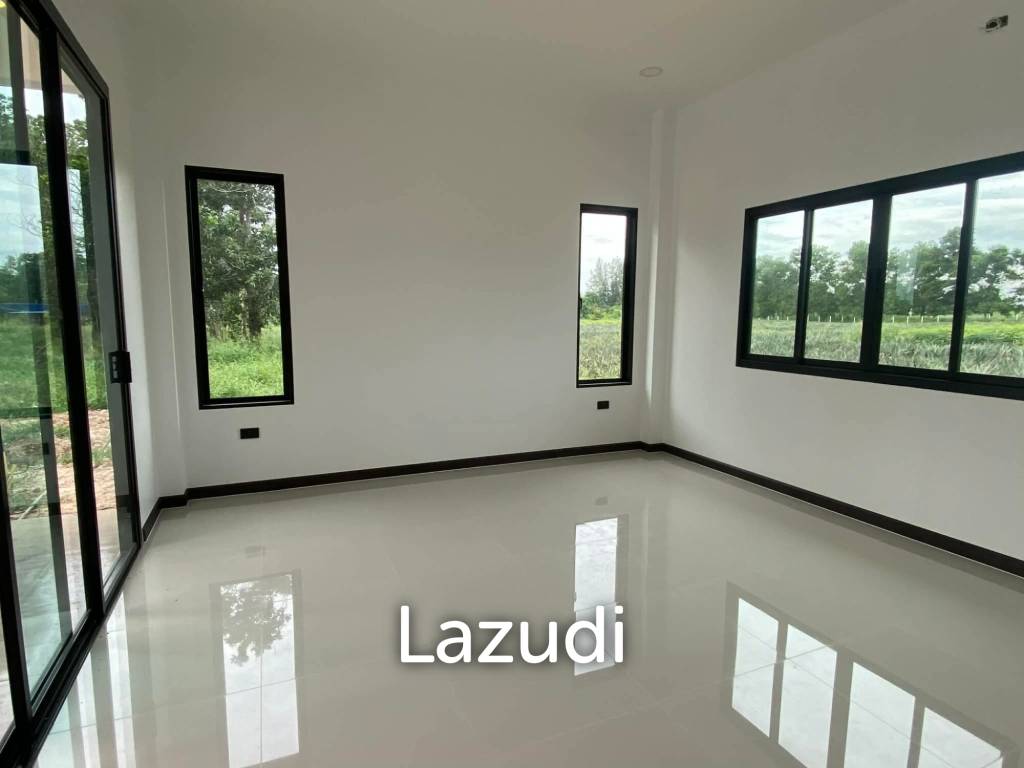 Modern 250 sqm pool villa for sale in Pran Buri