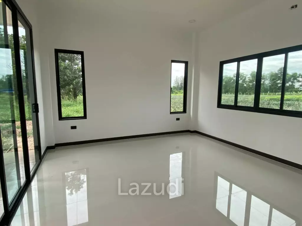 Modern 250 sqm pool villa for sale in Pran Buri