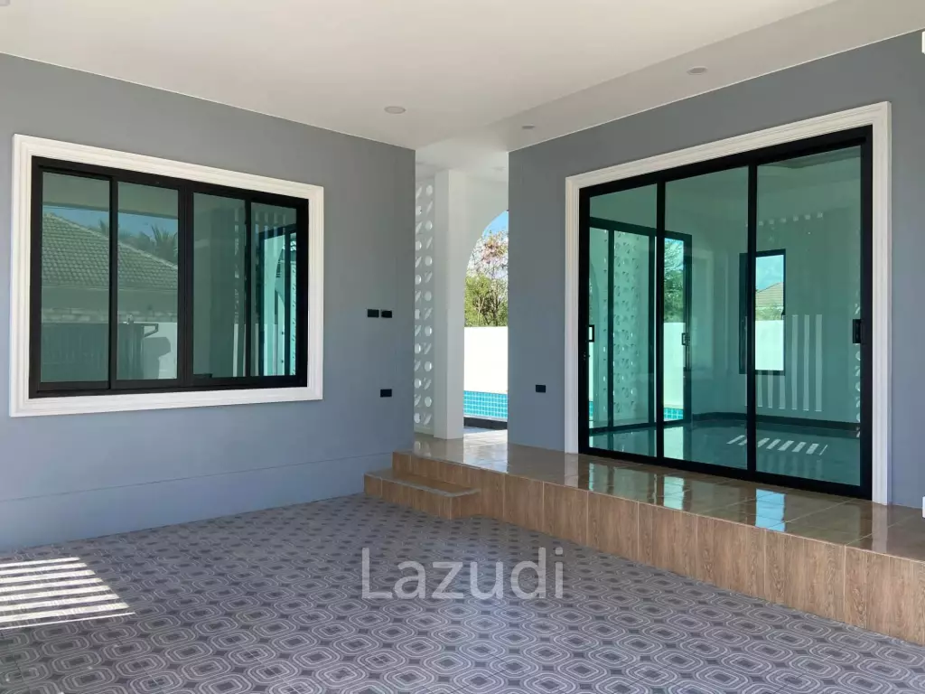Modern 250 sqm pool villa for sale in Pran Buri