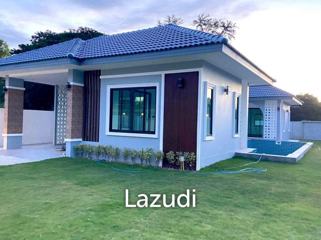 Modern 250 sqm pool villa for sale in Pran Buri