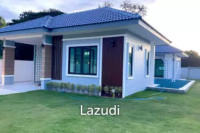 Modern 250 sqm pool villa for sale in Pran Buri