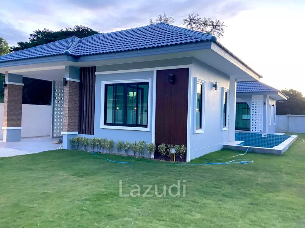 Modern 250 sqm pool villa for sale in Pran Buri