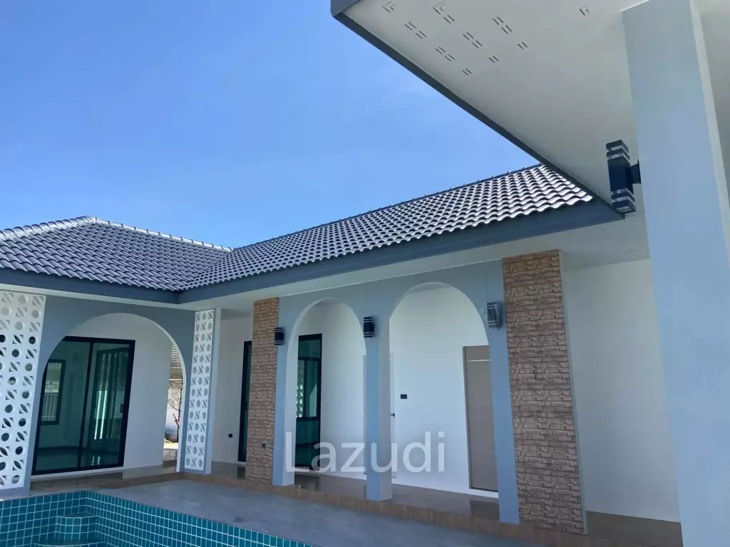Modern 250 sqm pool villa for sale in Pran Buri