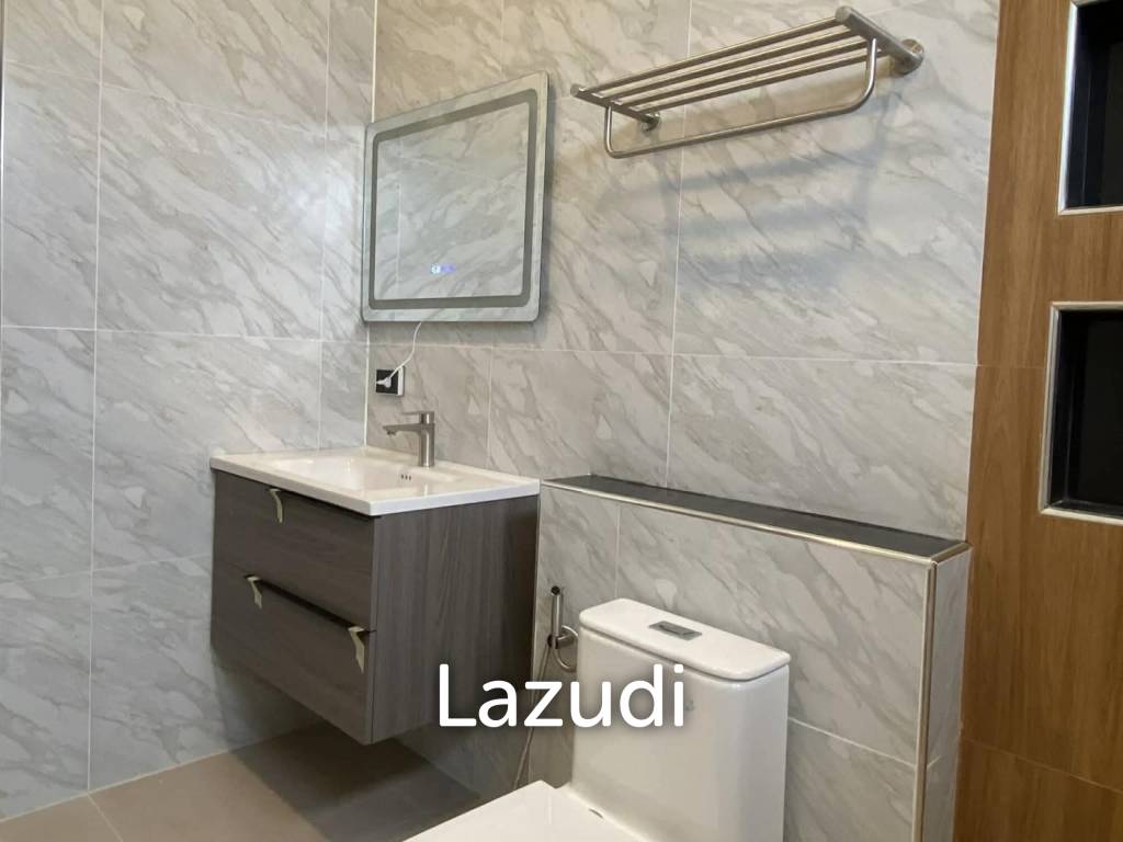 Modern 250 sqm pool villa for sale in Pran Buri