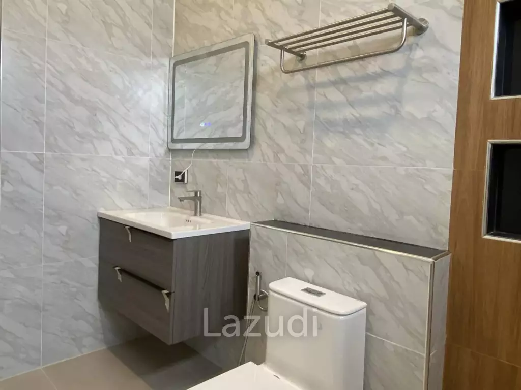 Modern 250 sqm pool villa for sale in Pran Buri
