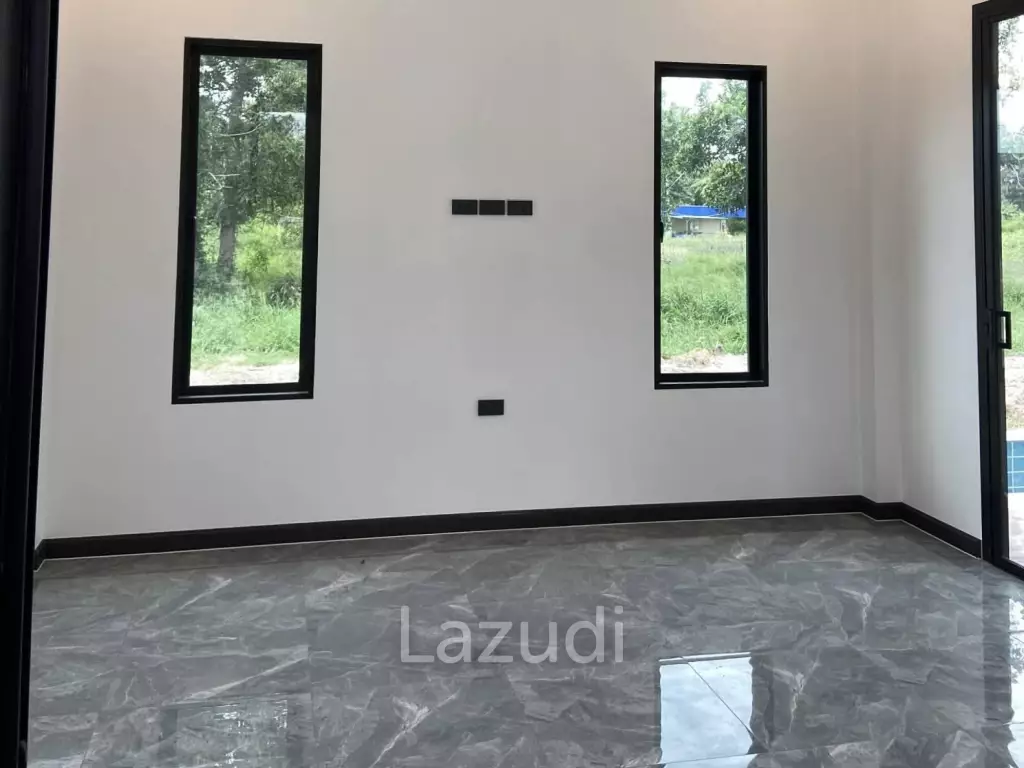 Modern 250 sqm pool villa for sale in Pran Buri