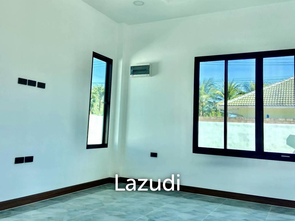 Modern 250 sqm pool villa for sale in Pran Buri