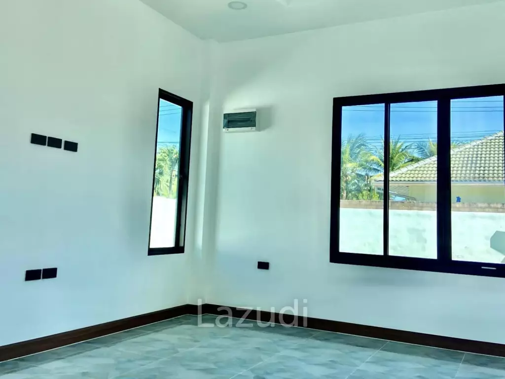 Modern 250 sqm pool villa for sale in Pran Buri