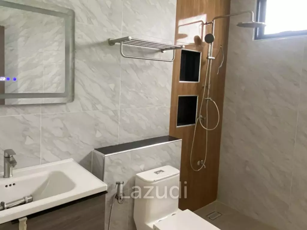 Modern 250 sqm pool villa for sale in Pran Buri