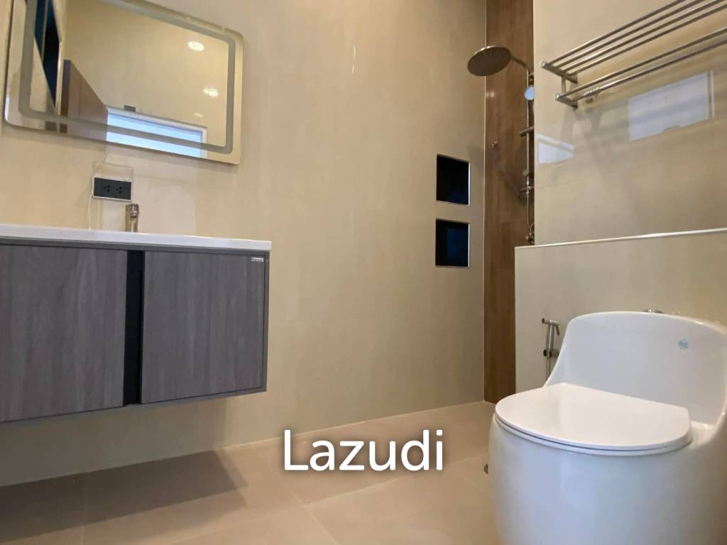Modern 250 sqm pool villa for sale in Pran Buri