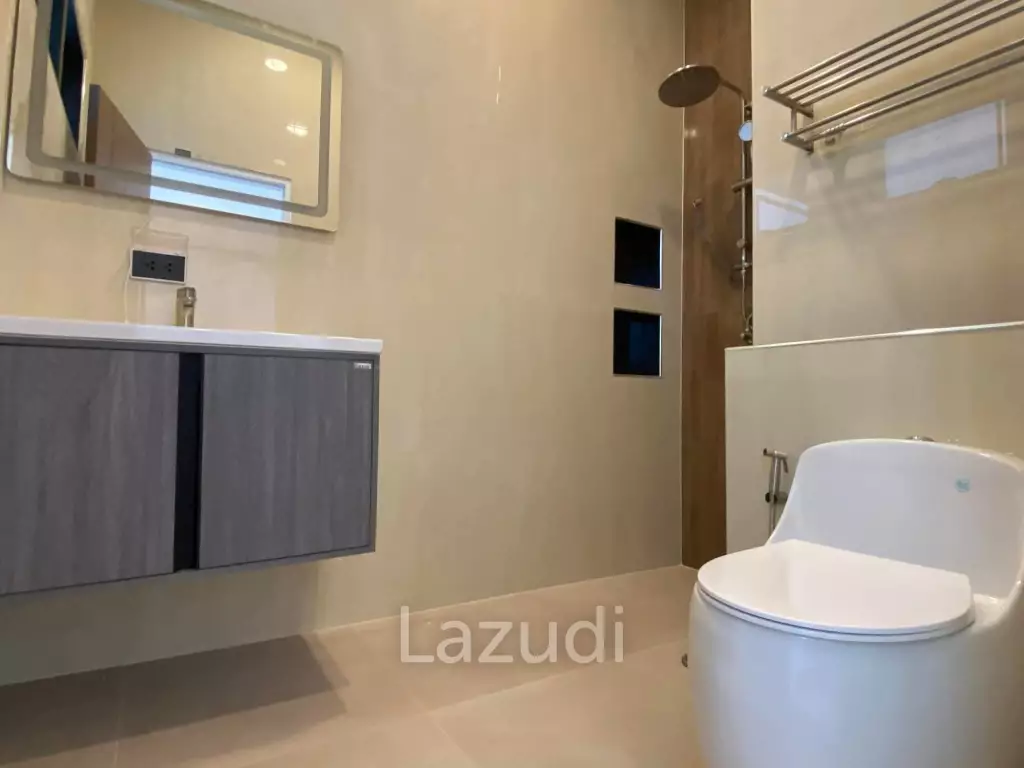 Modern 250 sqm pool villa for sale in Pran Buri