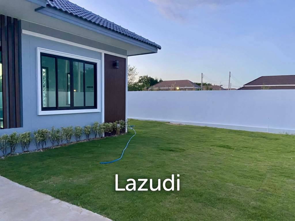 Modern 250 sqm pool villa for sale in Pran Buri