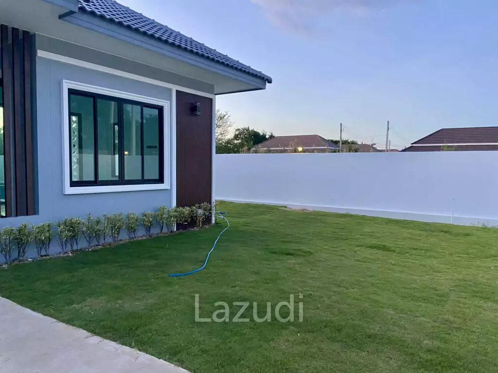 Modern 250 sqm pool villa for sale in Pran Buri